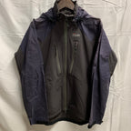 【中古】【古着】tilak ロゴ アウター モスグリーン×ネイビー XSサイズ