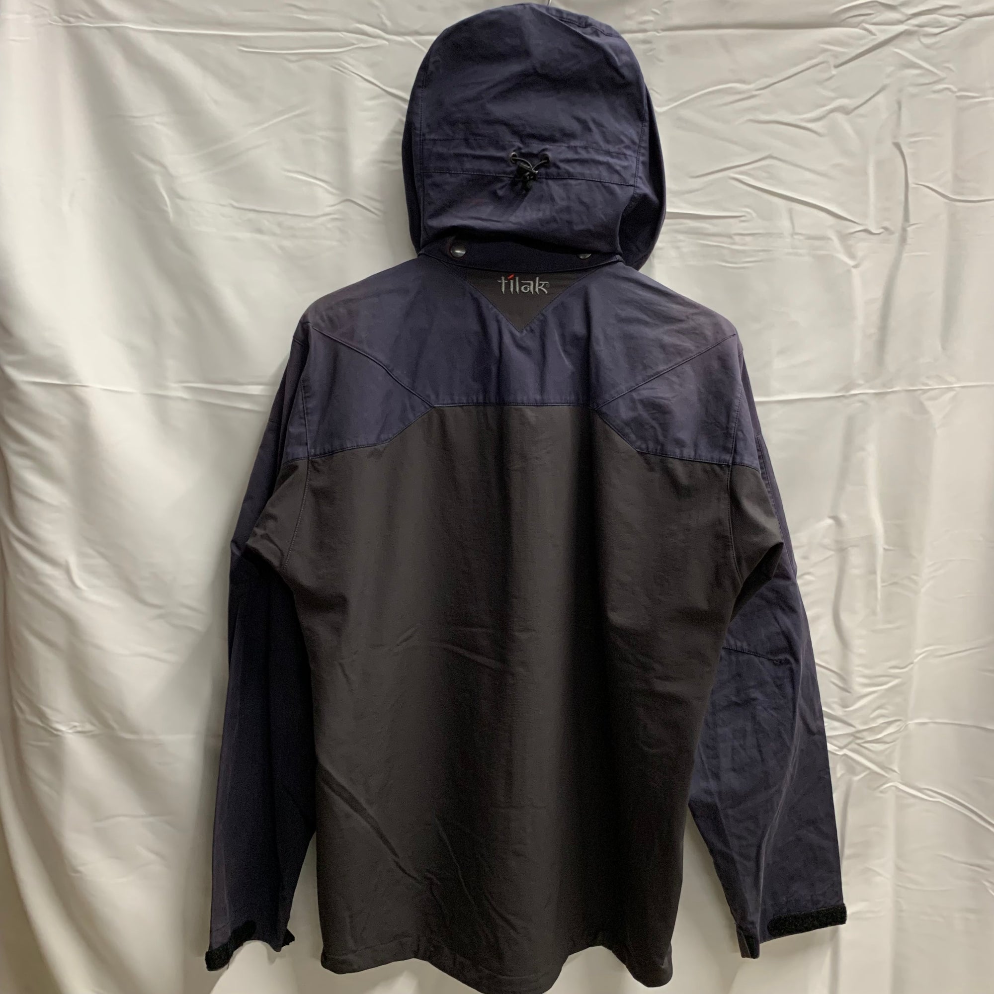 【中古】【古着】tilak ロゴ アウター モスグリーン×ネイビー XSサイズ