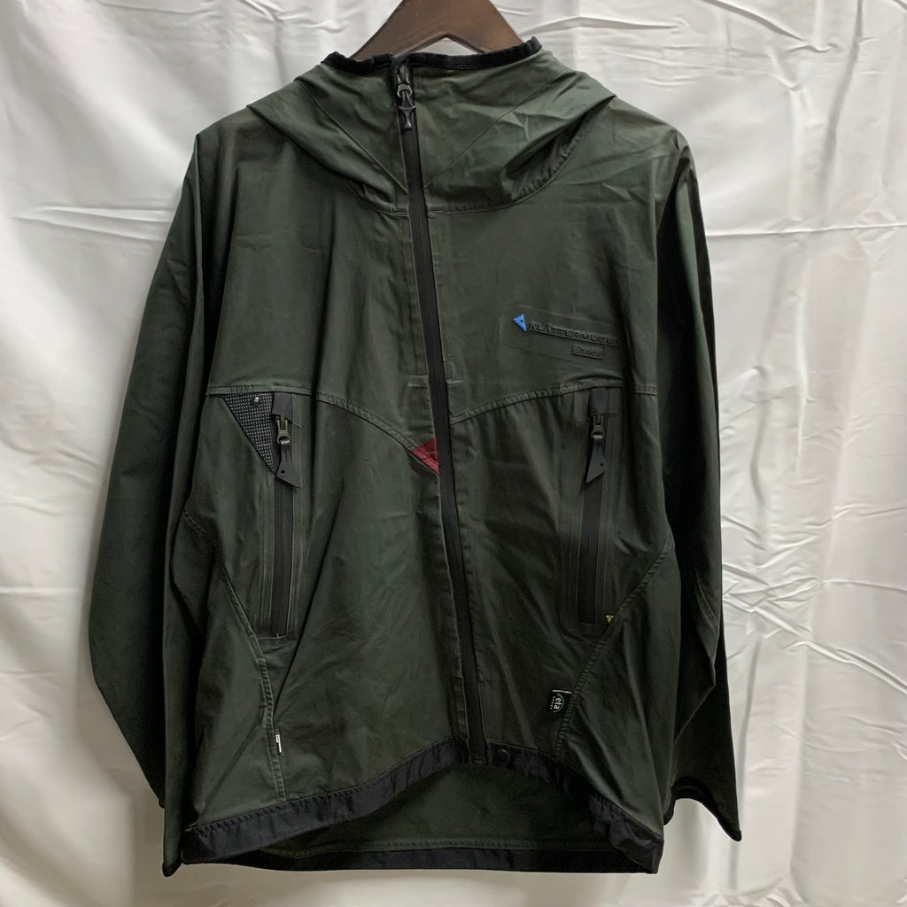 【中古】【古着】Klättermusen ロゴ アウター モスグリーン Mサイズ