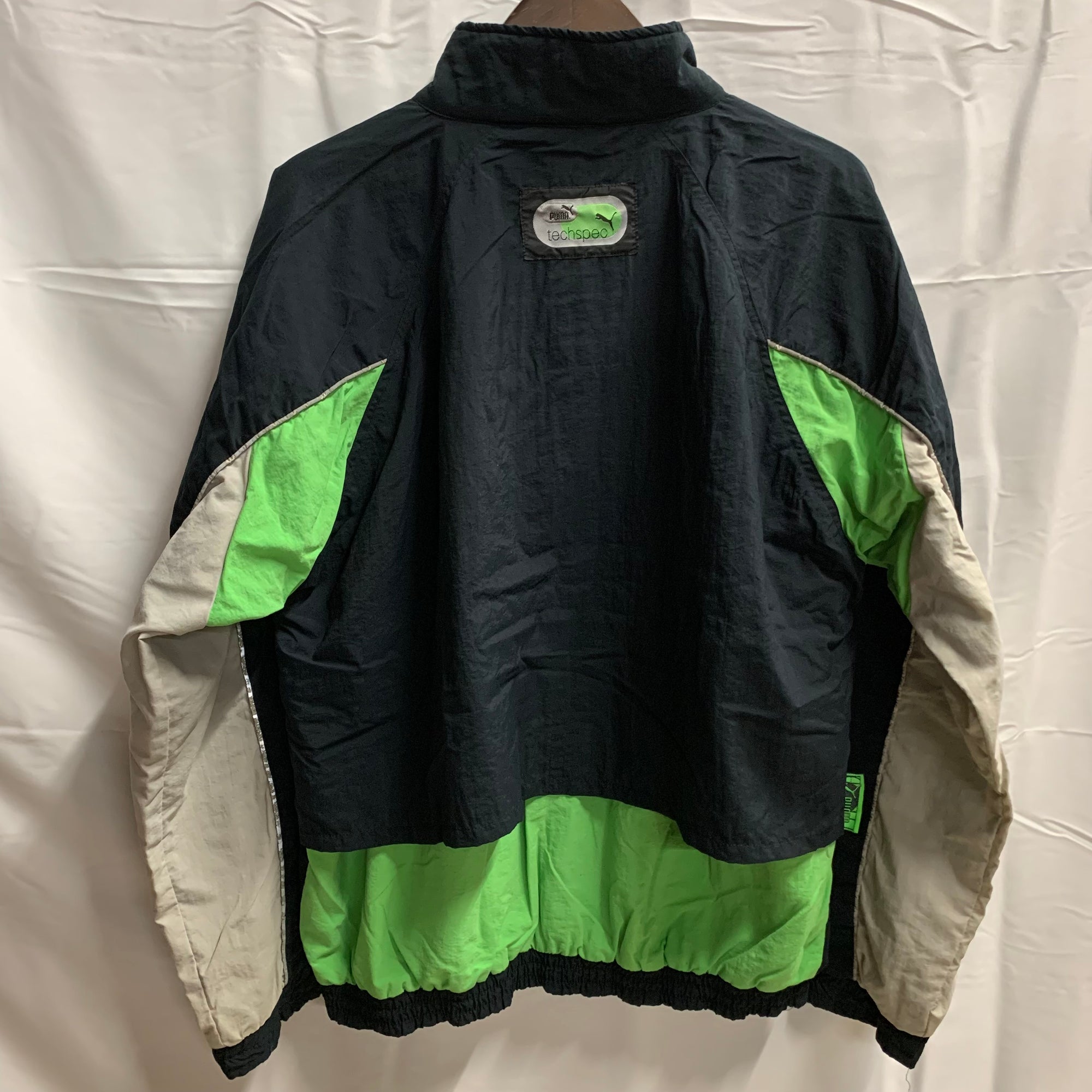 【中古】【古着】PUMA ロゴ ナイロンフルジップジャケット ブラック×ライトグリーン×グレー Mサイズ