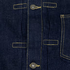 アパレルブランドAmber Threads(アンバースレッズ)のデニムジャケット 1st タイプ、3シーズン着まわせる万能アウター。正面ボタン中央部分。