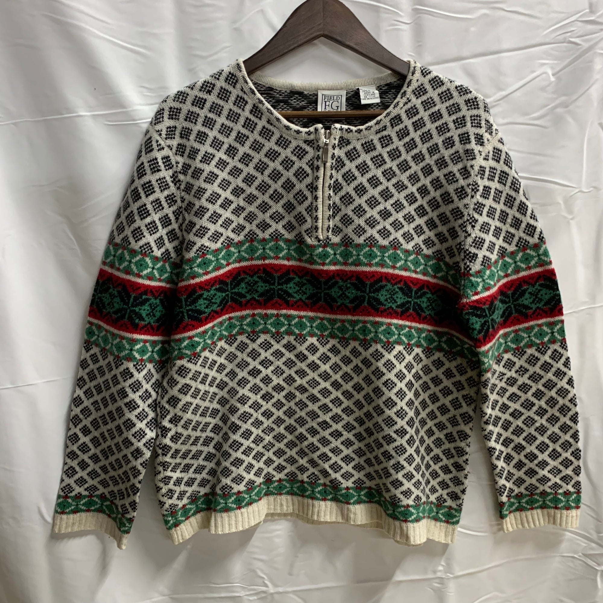 【中古】【古着】FIELD GEAR 柄 ニット ブラック×ホワイト×レッド Lサイズ