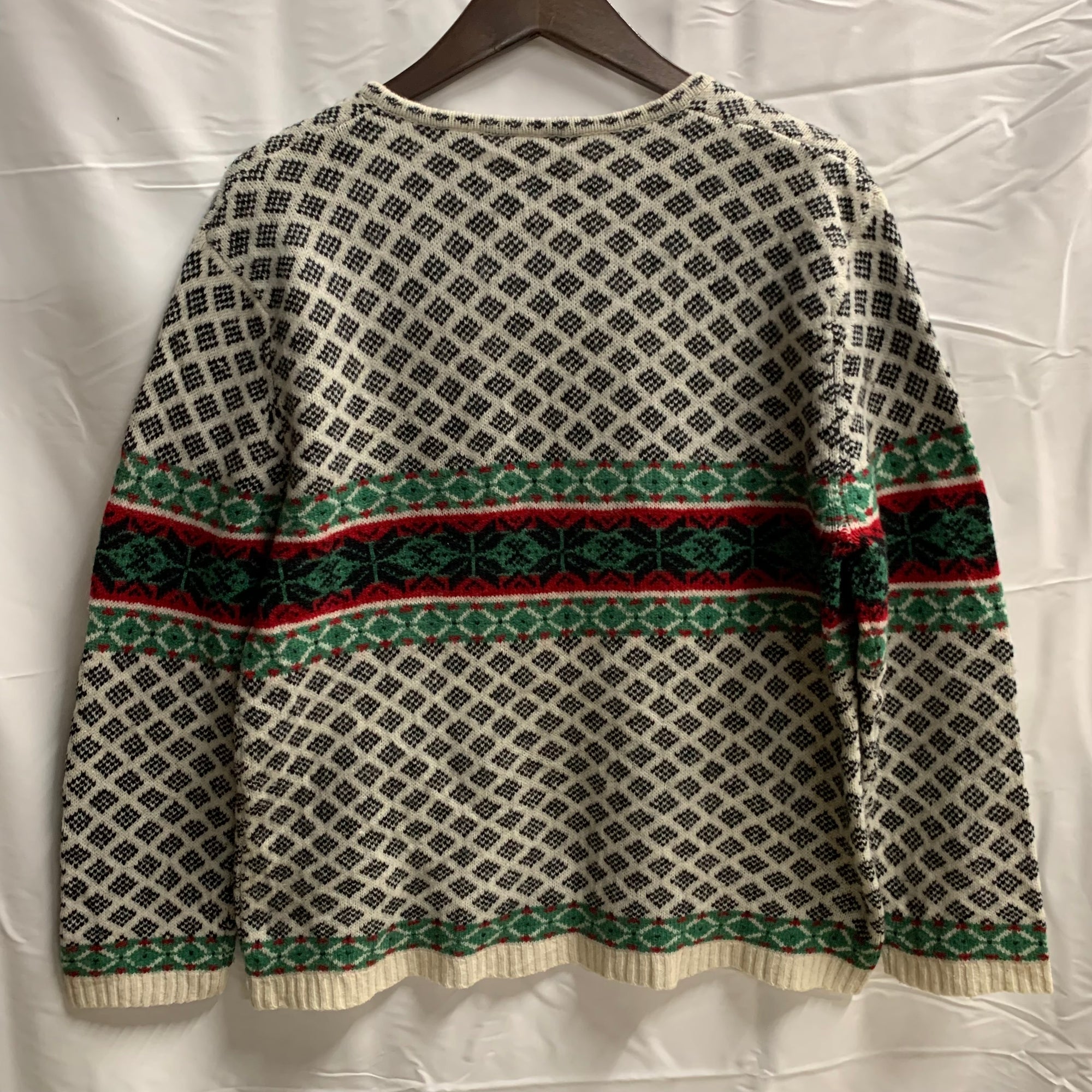 【中古】【古着】FIELD GEAR 柄 ニット ブラック×ホワイト×レッド Lサイズ
