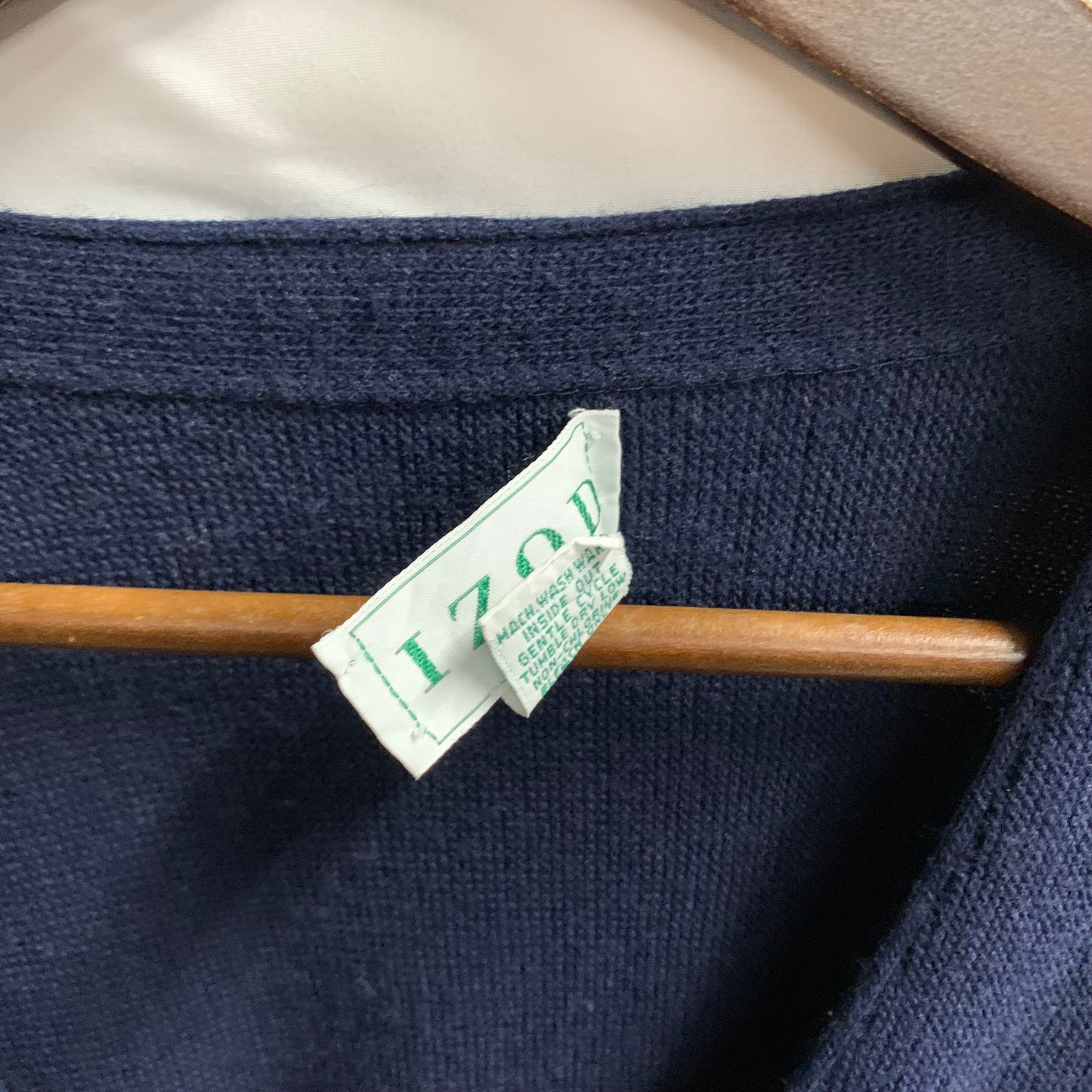【中古】【古着】IZOD ロゴ カーディガン ネイビー Lサイズ