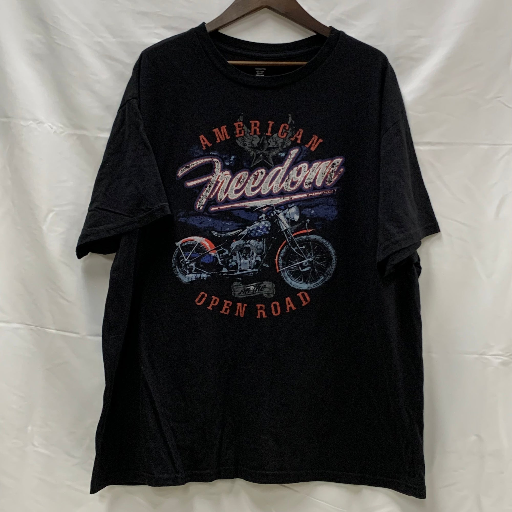 【中古】【古着】celebrate PATRIOTIC プリント Tシャツ ブラック×ブルー×ホワイト 3XLサイズ