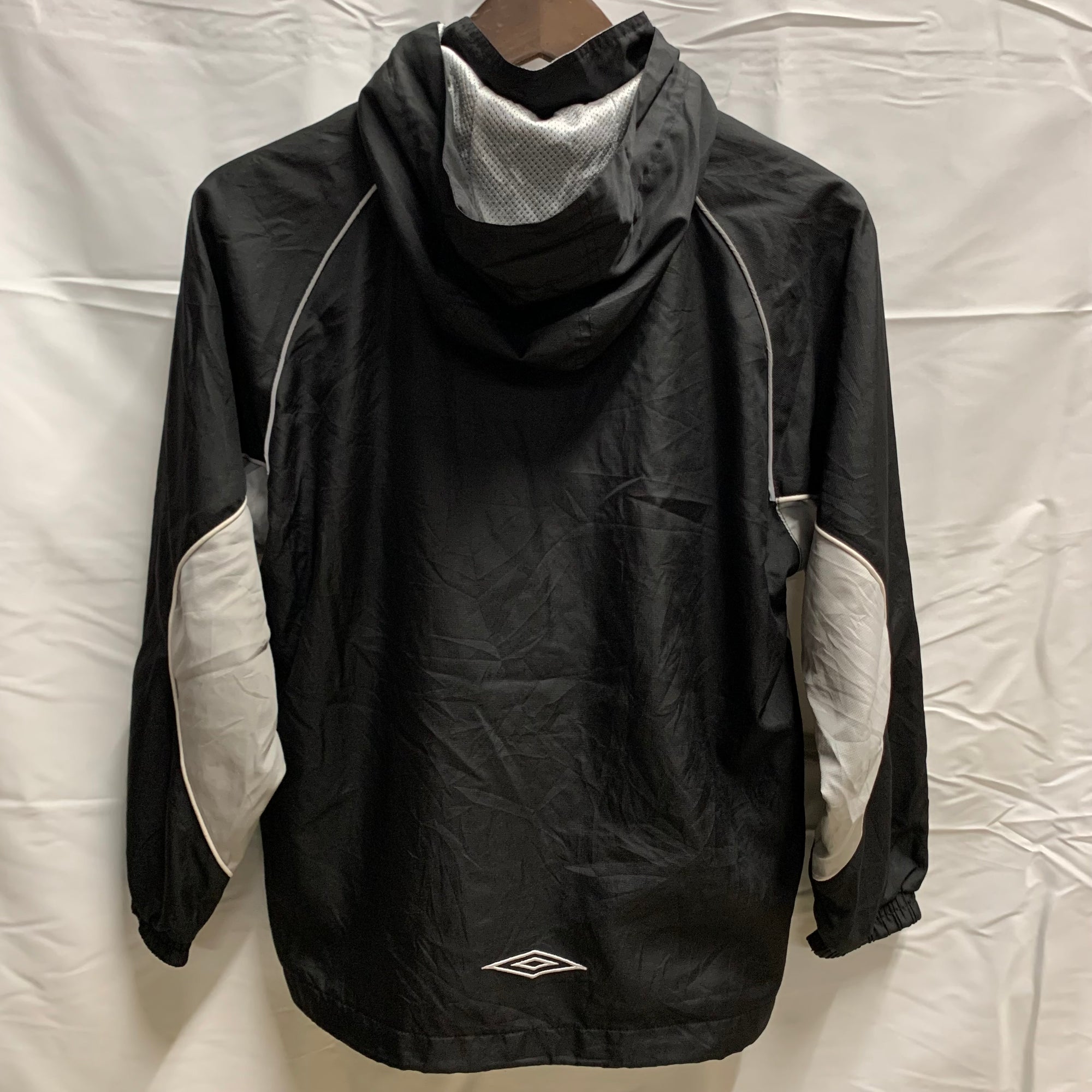 【中古】【古着】Umbro ワンポイント ジャケット ブラック×グレー 140サイズ