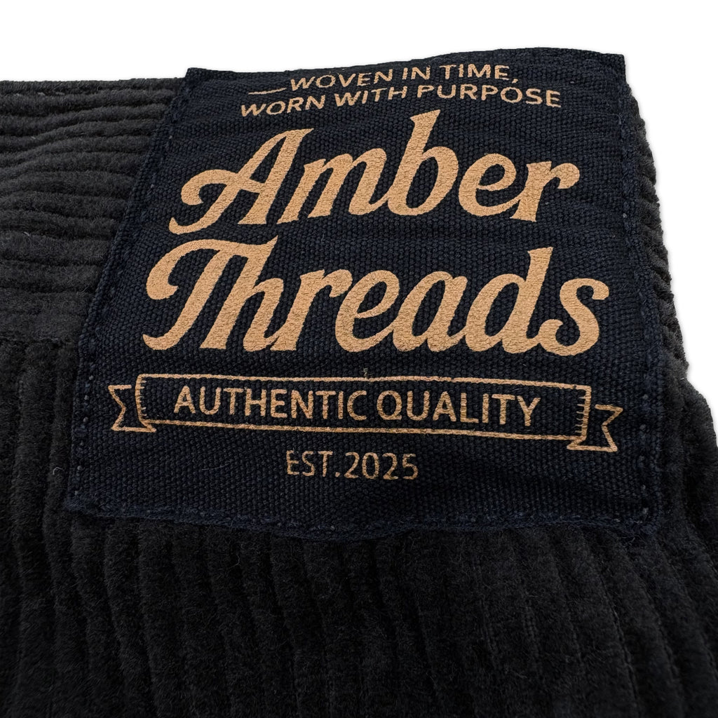 アパレルブランドAmber Threads(アンバースレッズ)のダブルニー ペインターパンツ コーデュロイ、オールシーズン着まわせる万能ズボン。ロゴ。