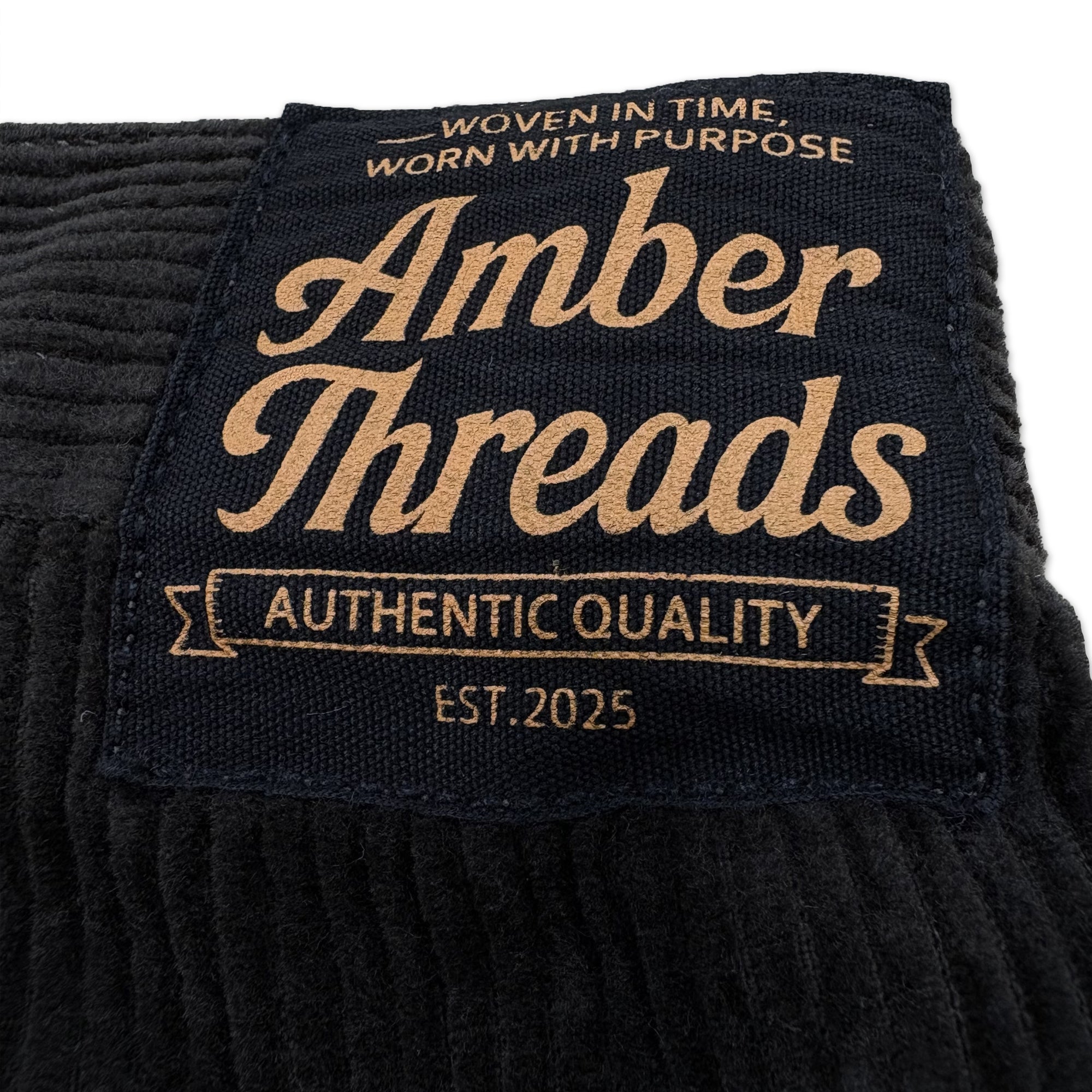 アパレルブランドAmber Threads(アンバースレッズ)のダブルニー ペインターパンツ コーデュロイ、オールシーズン着まわせる万能ズボン。ロゴ。