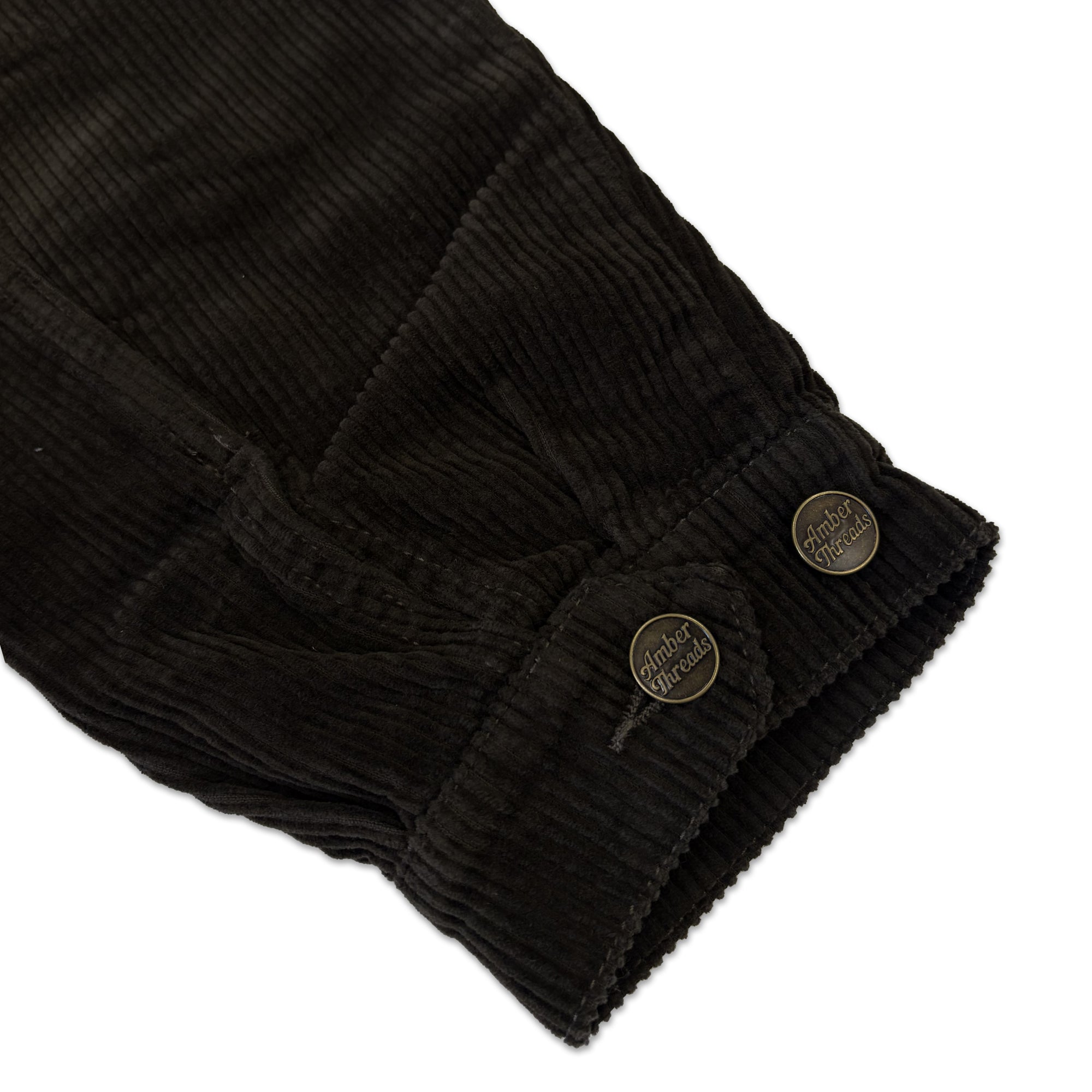 アパレルブランドAmber Threads(アンバースレッズ)のコーデュロイ ハリントンジャケット、3シーズン着まわせる万能アウター。左袖の背面スタイル。