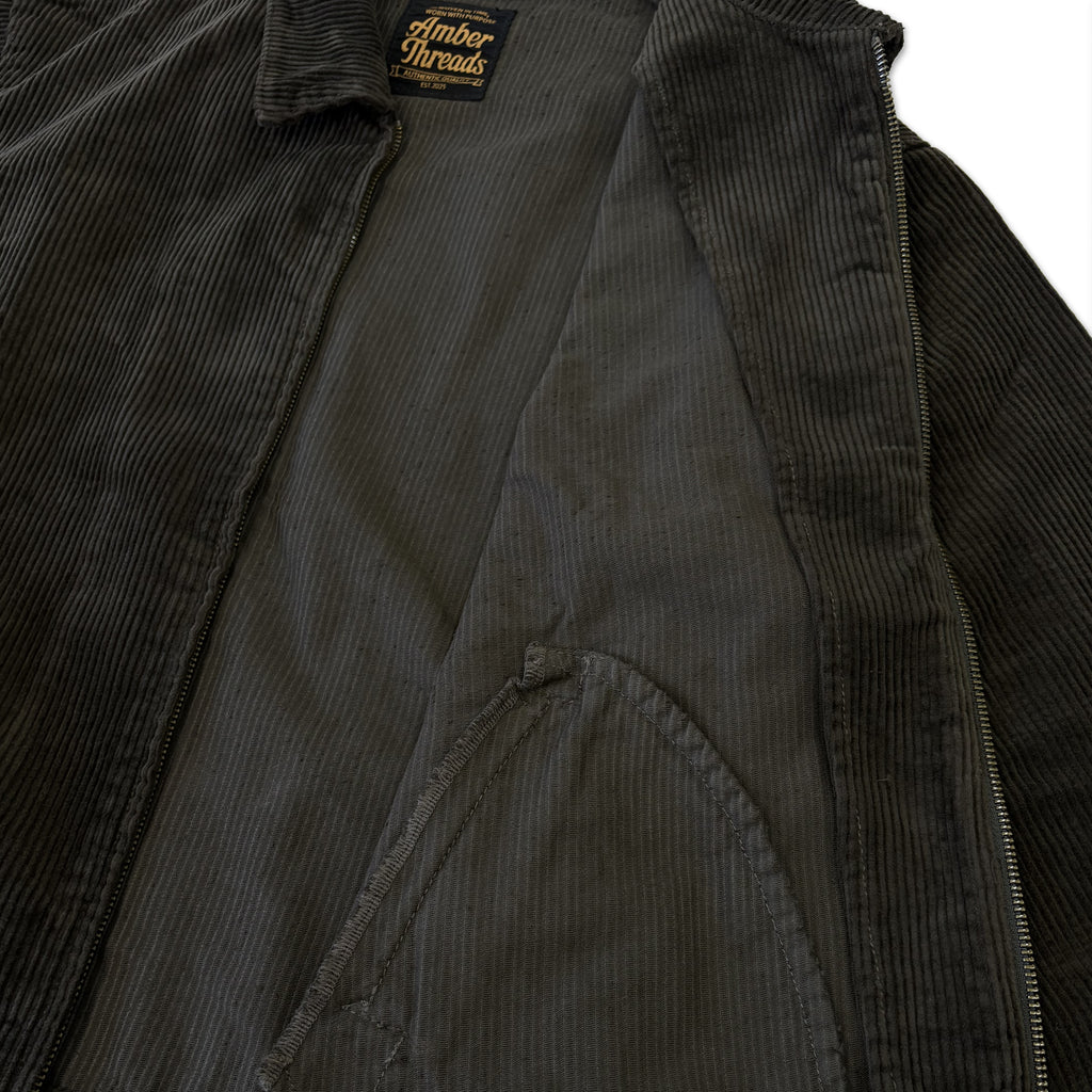 アパレルブランドAmber Threads(アンバースレッズ)のコーデュロイ ハリントンジャケット、3シーズン着まわせる万能アウター。見返し部分。