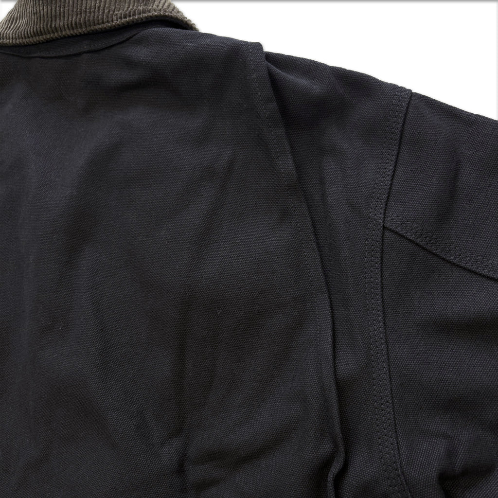 アパレルブランドAmber Threads(アンバースレッズ)のジャケット 襟コーデュロイ コットンキャンバス、3シーズン着まわせる万能アウター。右背面のアームホール。