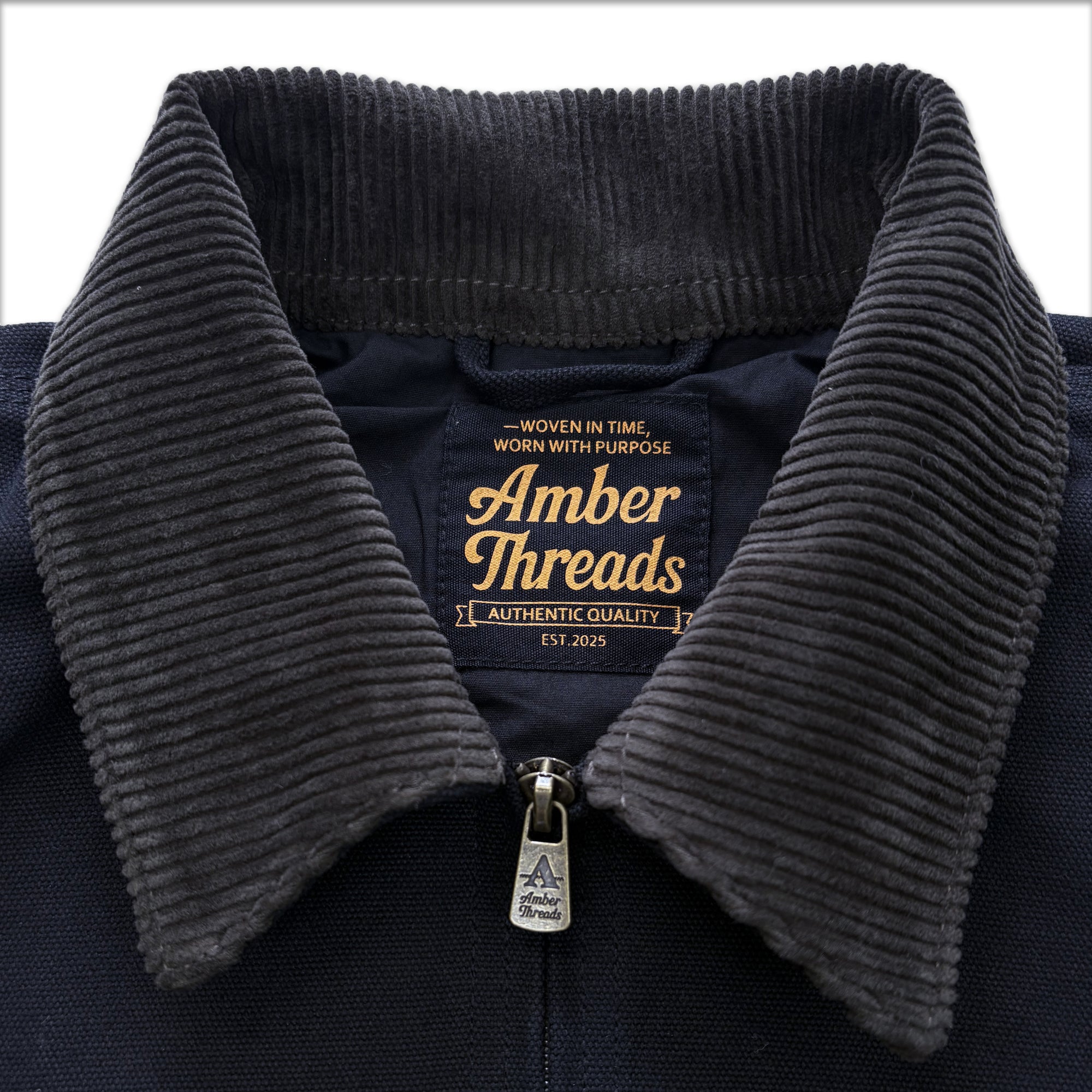 アパレルブランドAmber Threads(アンバースレッズ)のジャケット 襟コーデュロイ コットンキャンバス、3シーズン着まわせる万能アウター。襟元。
