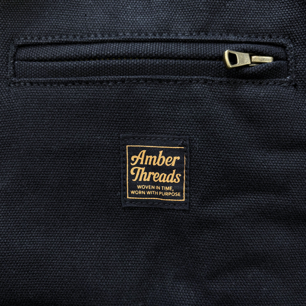 アパレルブランドAmber Threads(アンバースレッズ)のジャケット 襟コーデュロイ コットンキャンバス、3シーズン着まわせる万能アウター。左前のポケット。