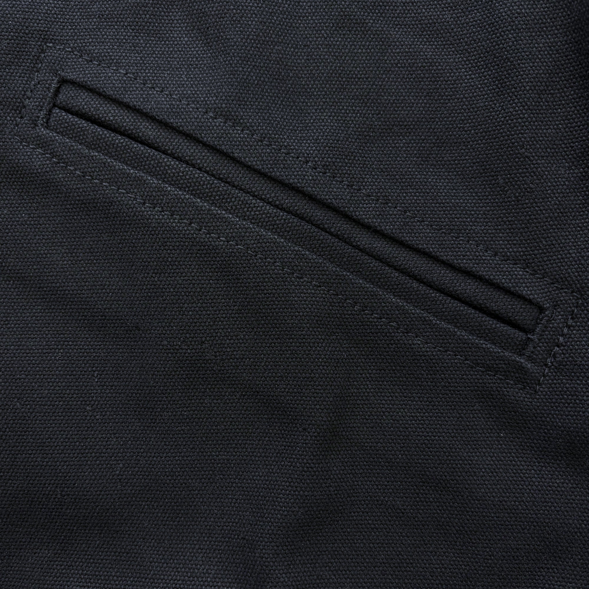 アパレルブランドAmber Threads(アンバースレッズ)のジャケット 襟コーデュロイ コットンキャンバス、3シーズン着まわせる万能アウター。左前のポケット。