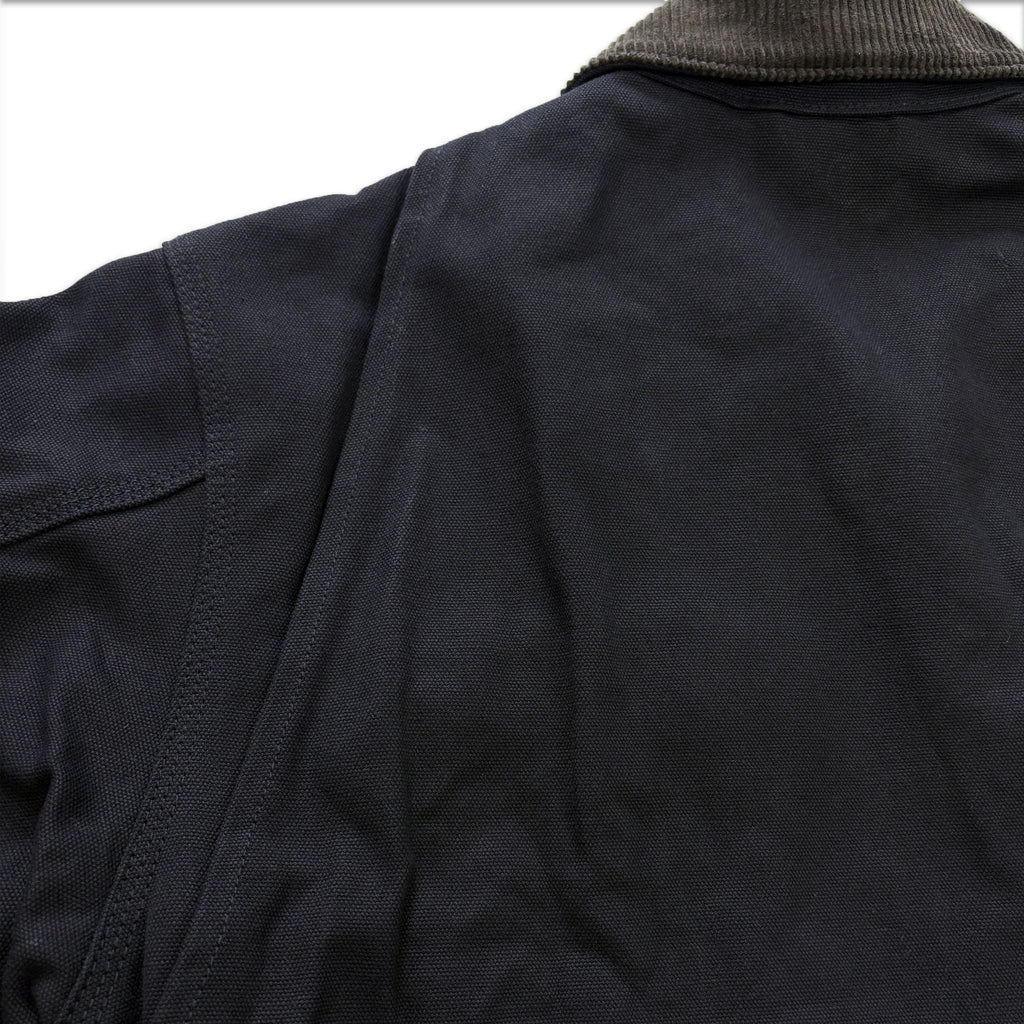 アパレルブランドAmber Threads(アンバースレッズ)のジャケット 襟コーデュロイ コットンキャンバス、3シーズン着まわせる万能アウター。左背面のアームホール。