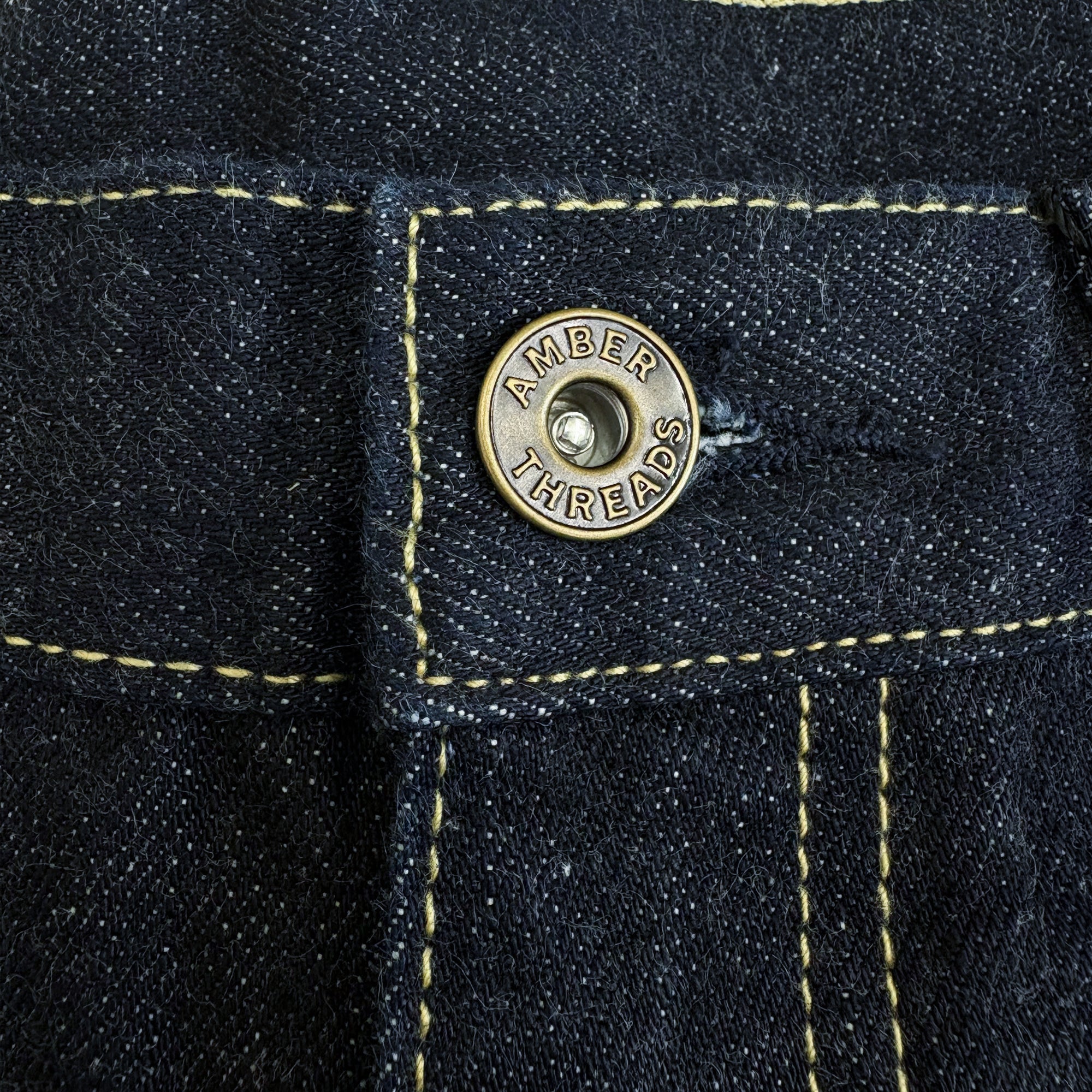 Amber Threads レギュラーストレート デニムパンツ フロントボタン ディテール
