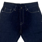 アパレルブランドAmber Threads(アンバースレッズ)のデニムパンツ レギュラーストレート、オールシーズン着まわせる万能ズボン。ウエスト部分のアップ。