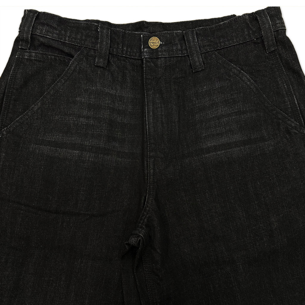 アパレルブランドAmber Threads(アンバースレッズ)のペインターパンツ ブラックデニム、オールシーズン着まわせる万能ズボン。ウエスト部分のアップ。