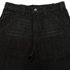 アパレルブランドAmber Threads(アンバースレッズ)のペインターパンツ ブラックデニム、オールシーズン着まわせる万能ズボン。ウエスト部分のアップ。