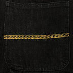 アパレルブランドAmber Threads(アンバースレッズ)のペインターパンツ ブラックデニム、オールシーズン着まわせる万能ズボン。左後ろのポケット。